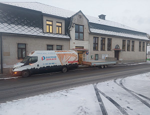 Zateplení stropu obecního domu pomocí foukané izolace